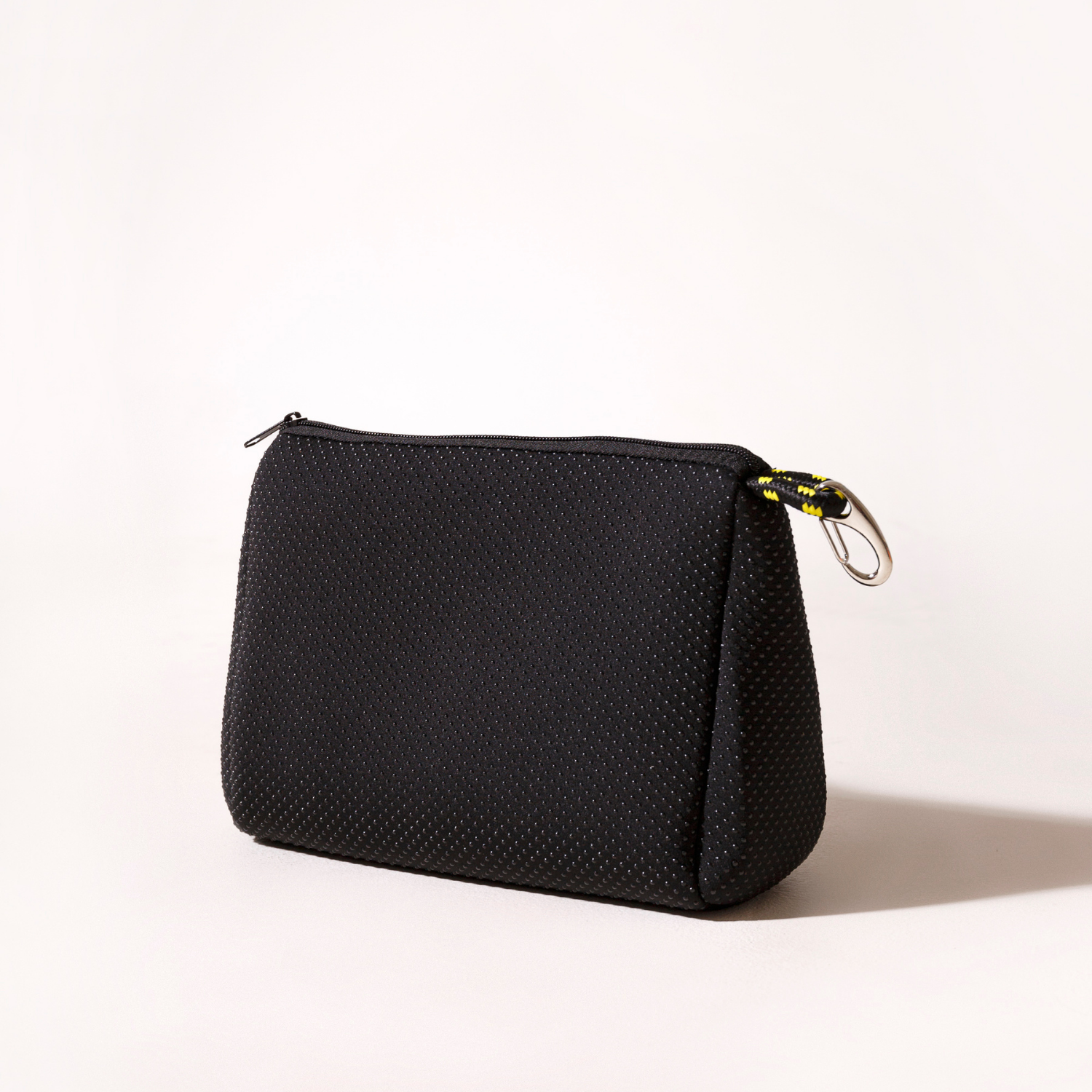 ESSENTIAL POUCH DOTTED BLACK