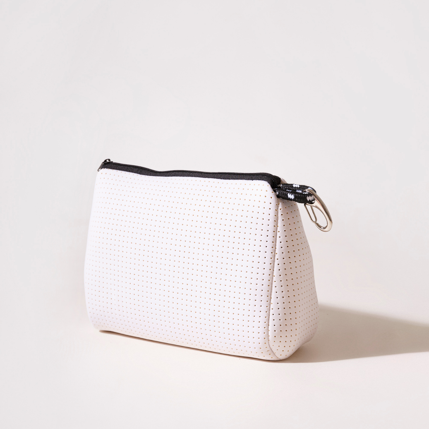 ESSENTIAL POUCH WHITE - XOXO