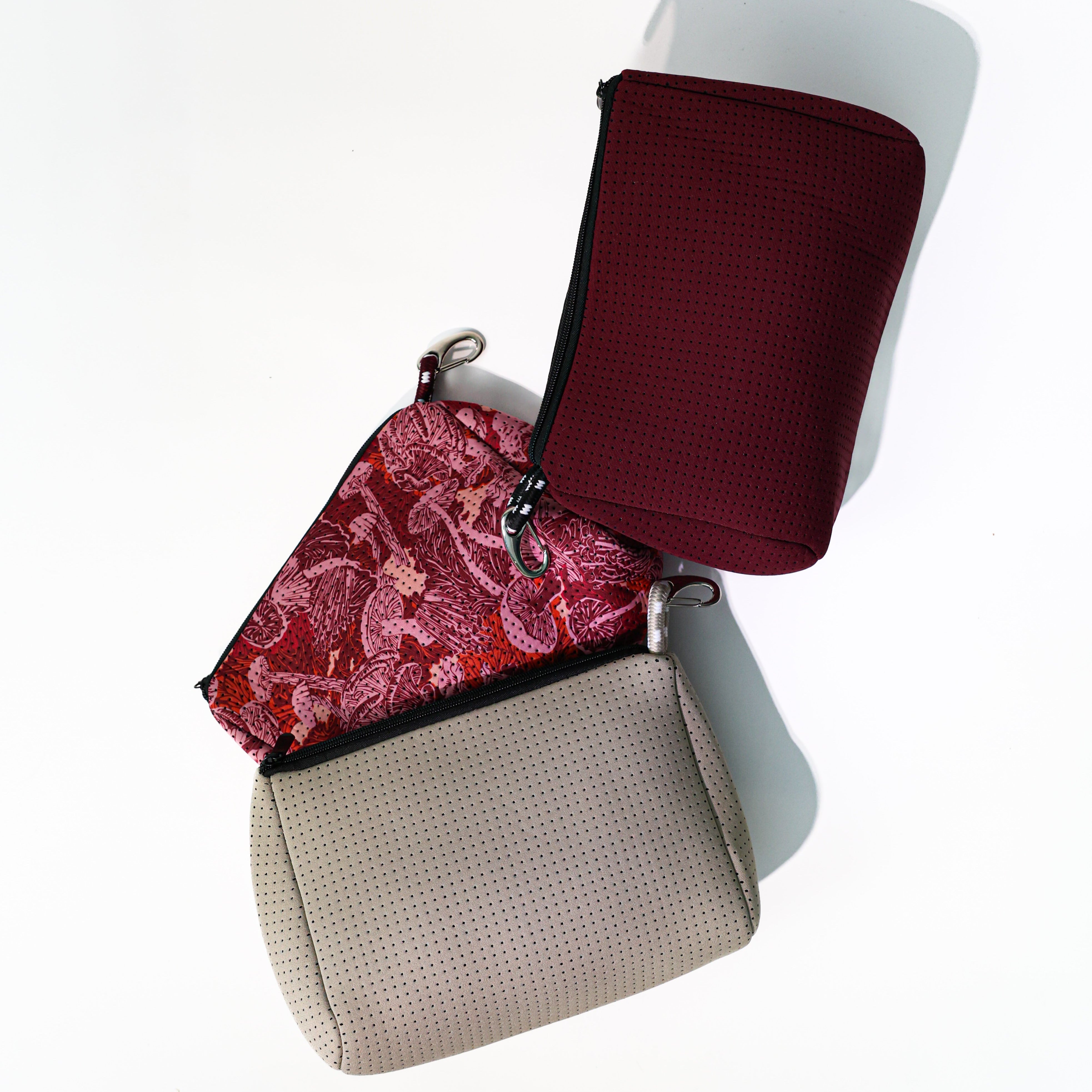 ESSENTIAL POUCH TAUPE