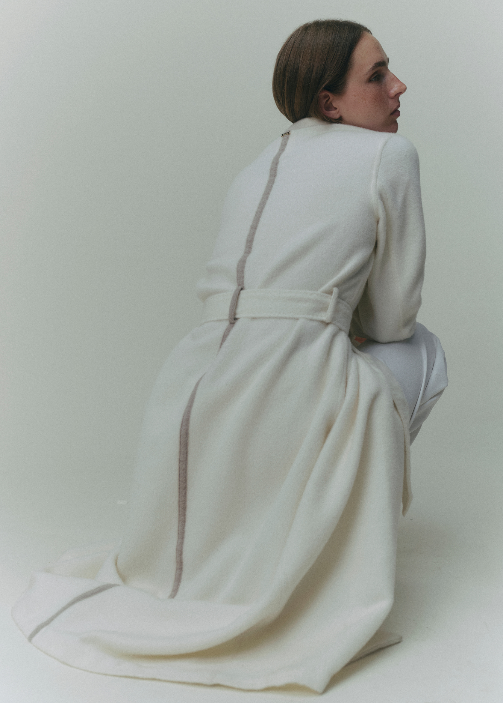 HARA LINE TRENCH COAT - WHITE