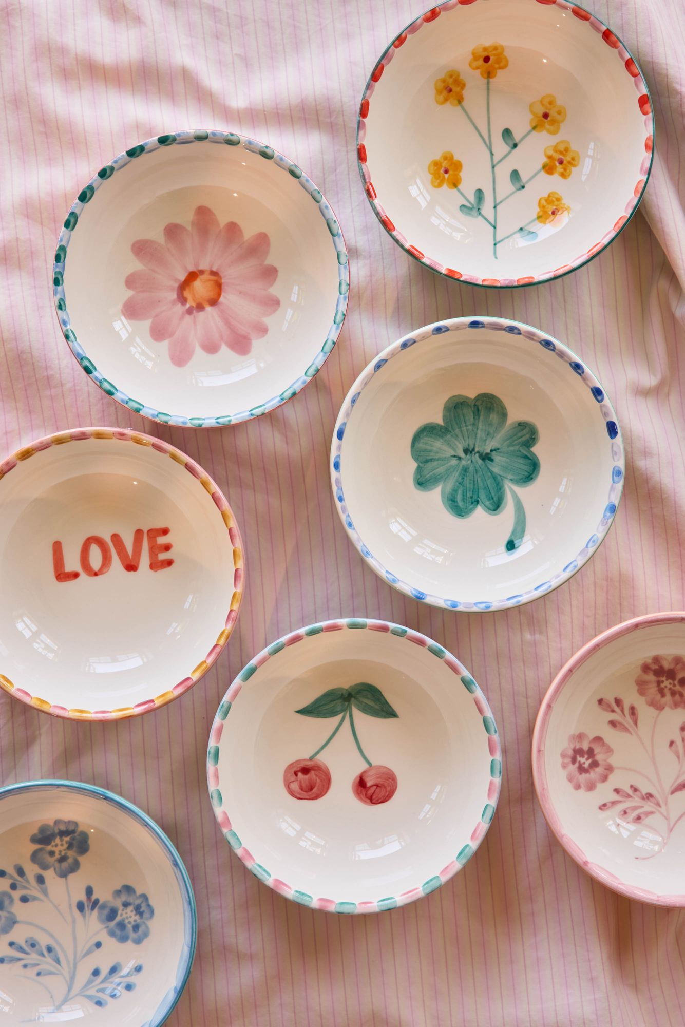 Ceramic Bowl with Hand-painted LOVE - Pink - 10.14 oz