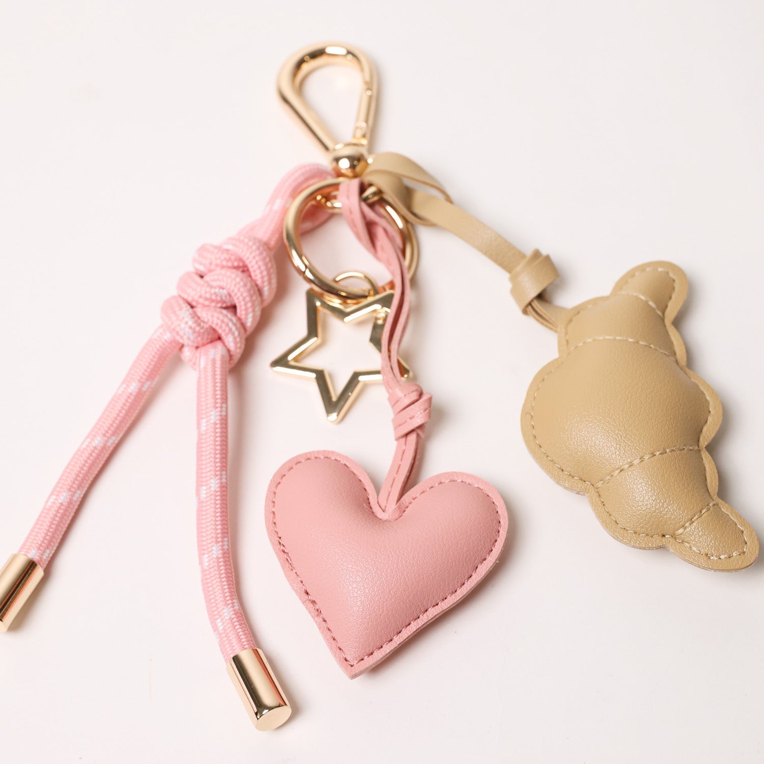 KEY CHAIN PRETTY IN PINK WITH CHARMS - PINK HEART AND BEIGE CROISSANT