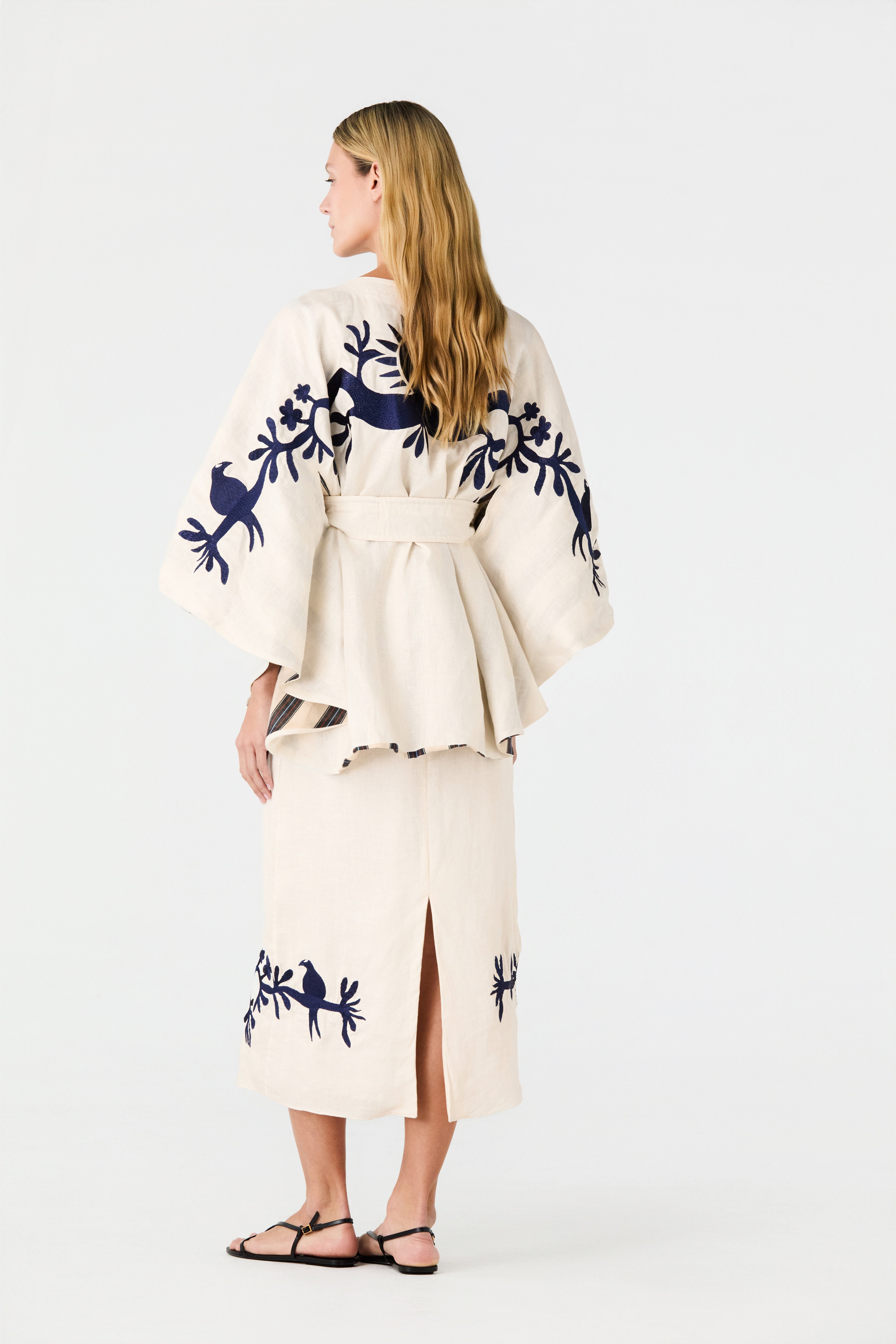 Cavalo Embroidered Linen Poncho / Ivory and Navy