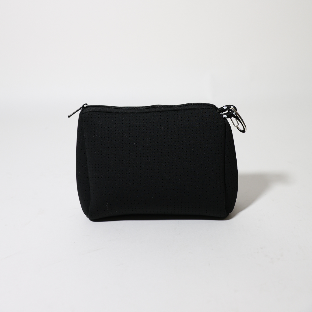 ESSENTIAL POUCH BASIC BLACK