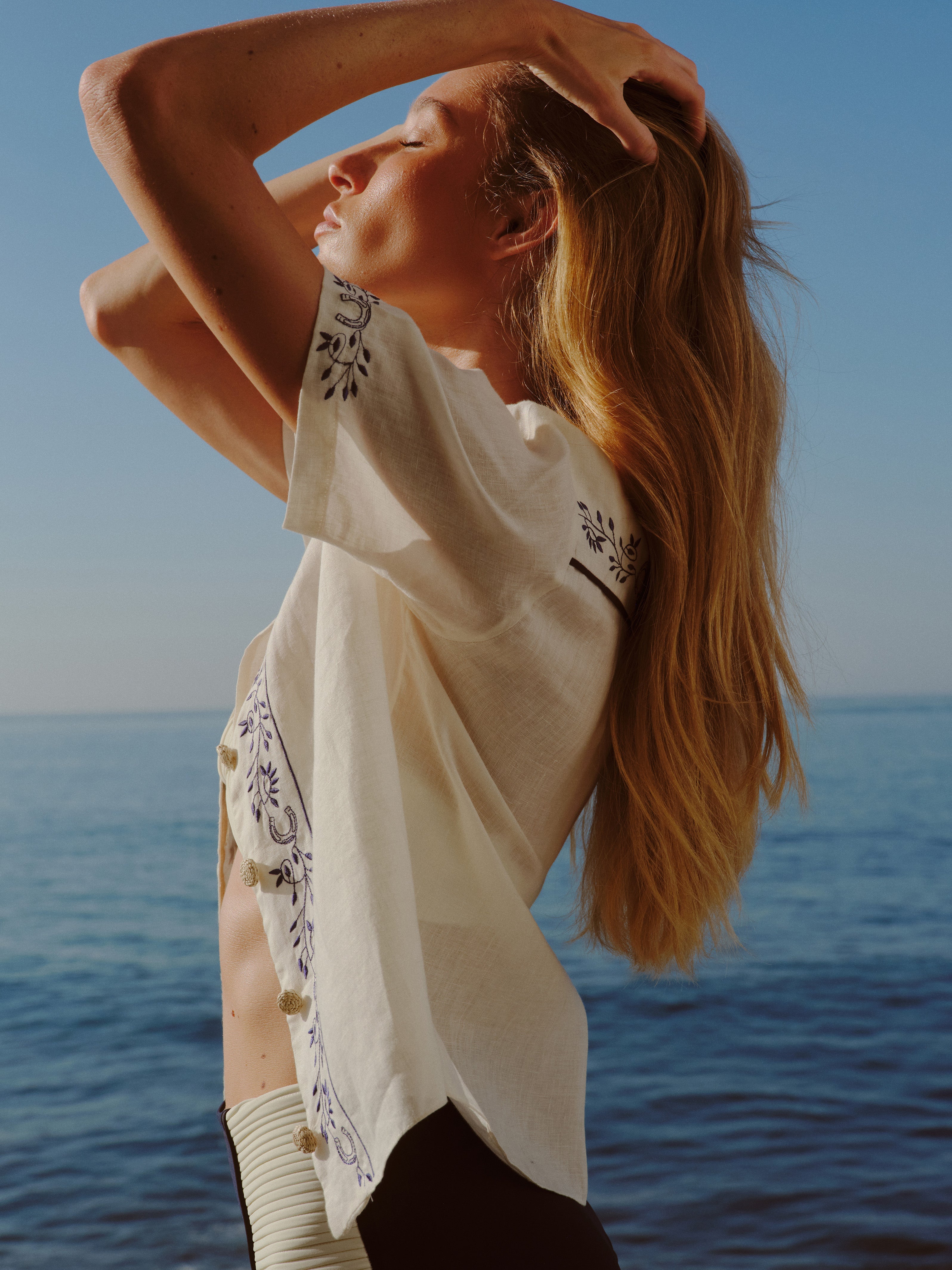 El Jared Linen Embroidered Shirt / Ivory Blue Horseshoes