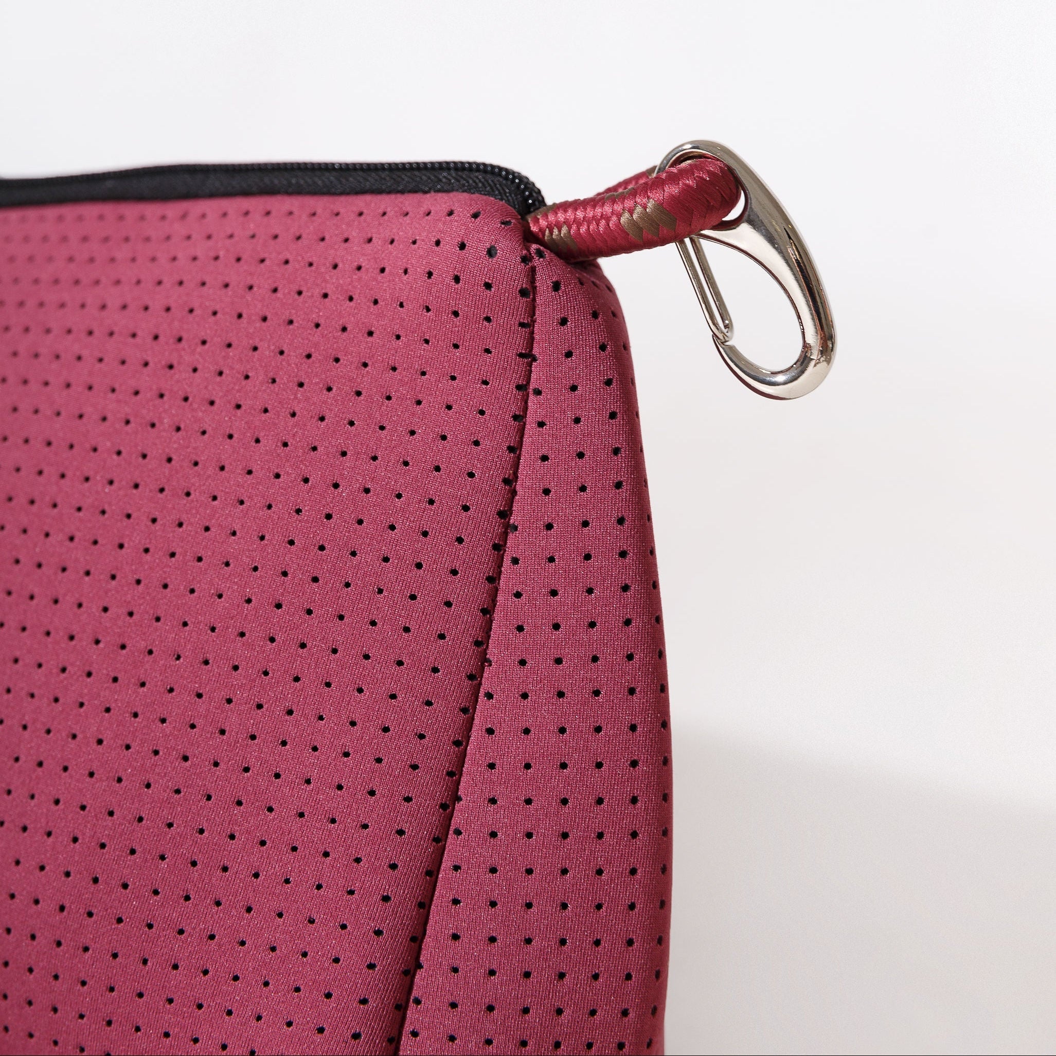ESSENTIAL POUCH SOFT PLUM