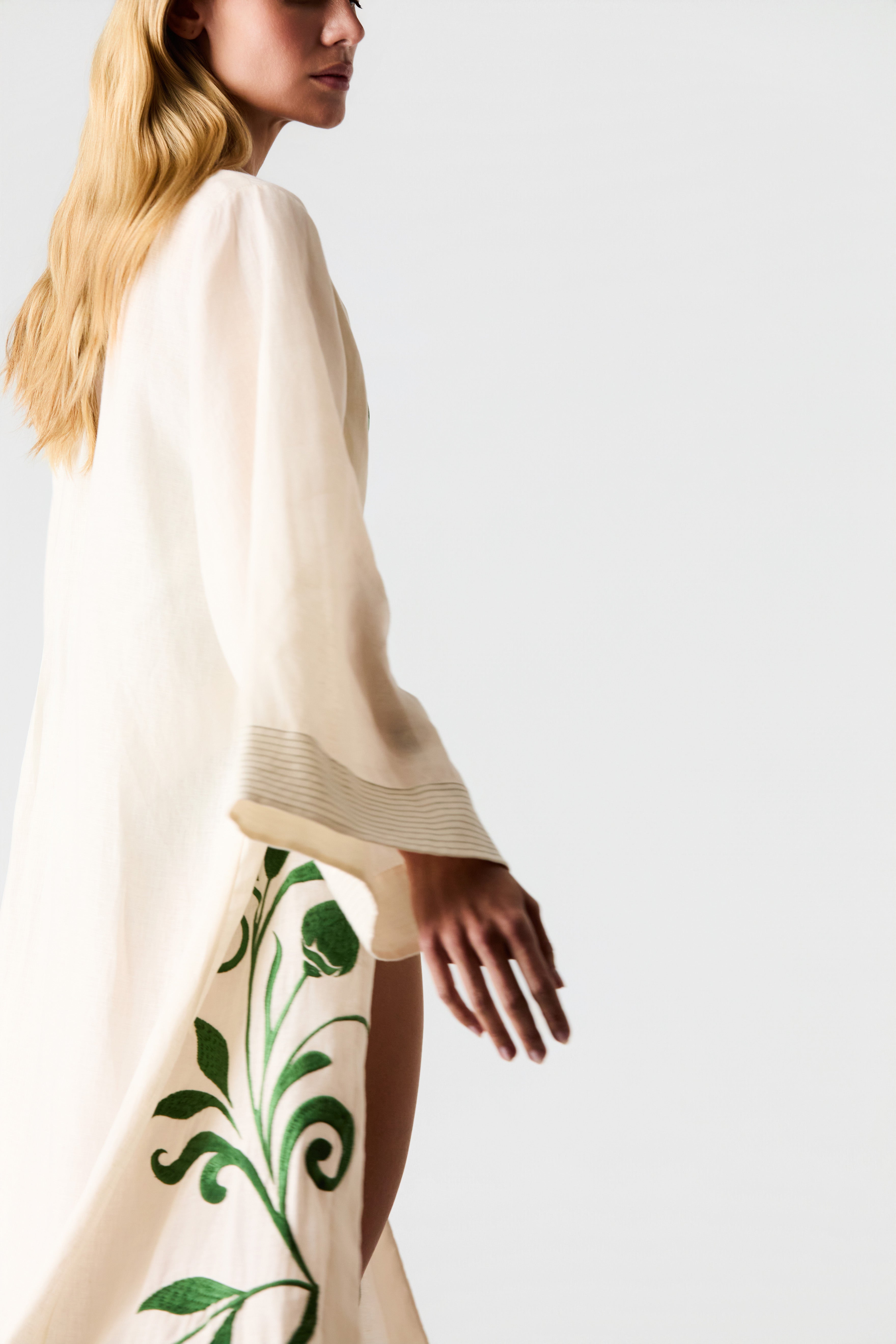 Rafaela Embroidered Kaftan / Ivory Green Buganvilias