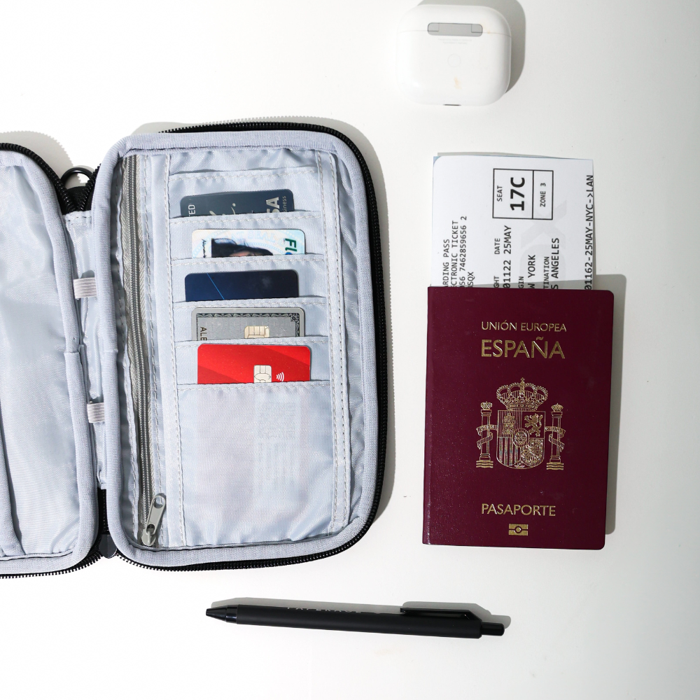 PASSPORT WALLET BLACK