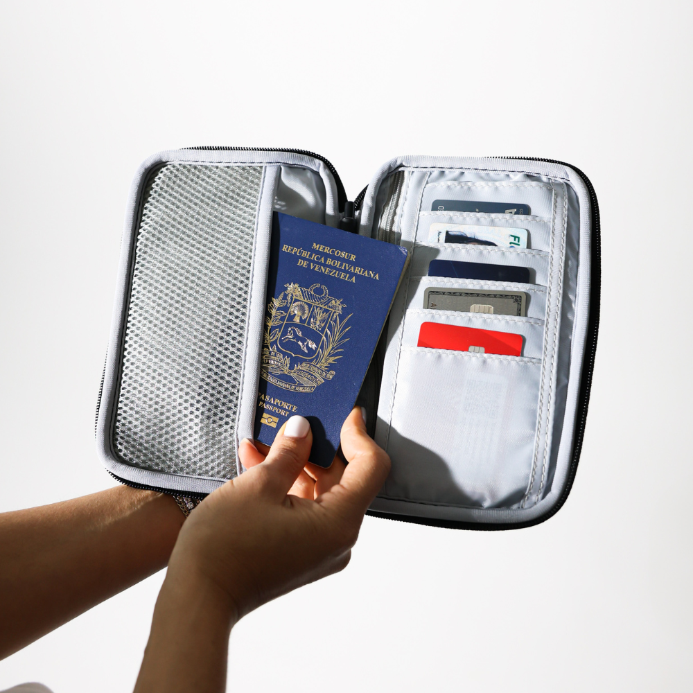 PASSPORT WALLET BLACK